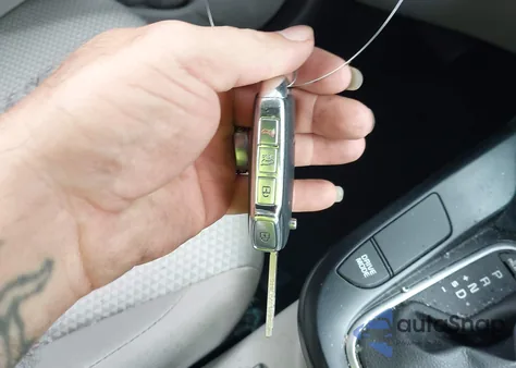 2021 Kia Soul Lx z USA, uszkodzony, nr VIN KNDJ23AU2M7143241